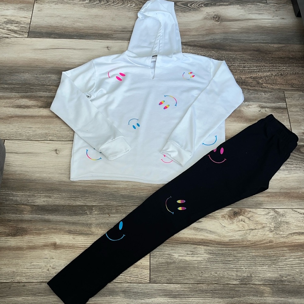 Miss Popular girls shirt w/ matching leggings size 7/8( medium)